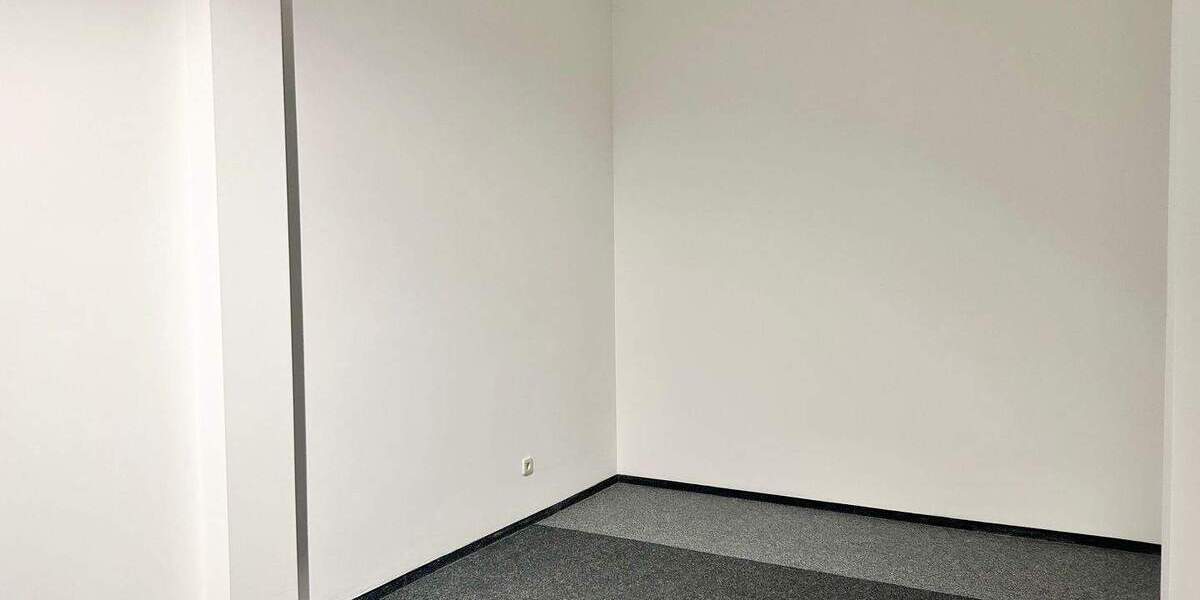 ***REPRÄSENTATIVE LADENEINHEIT *** IN BESTER LAGE AM MARKTPLATZ IN LAUF 3 zimmer