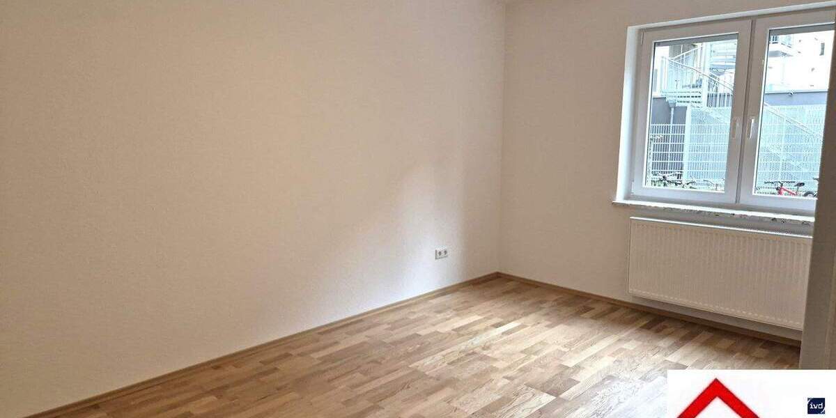 *Frisch modernisiert - 3 Zimmer - Bad mit Fenster - ruhige Seitenstraße* 3 zimmer
