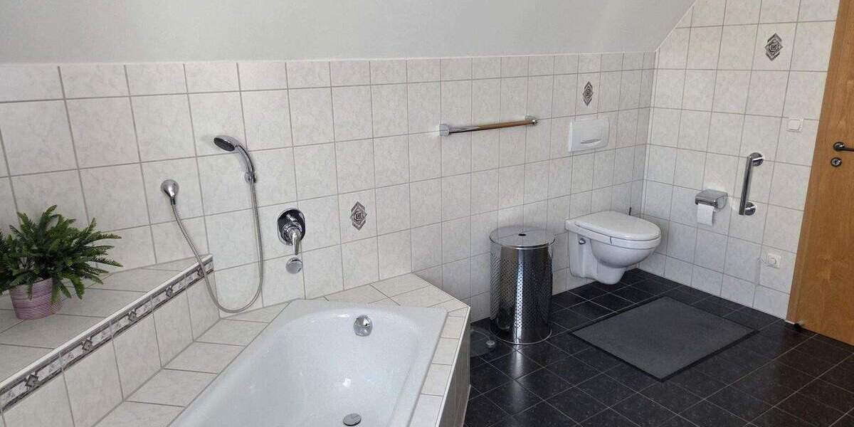 Einfamilienhaus Roßtal - 6 Zimmer, 162 m&sup2;, 849.000&euro; | Angebot:25711087