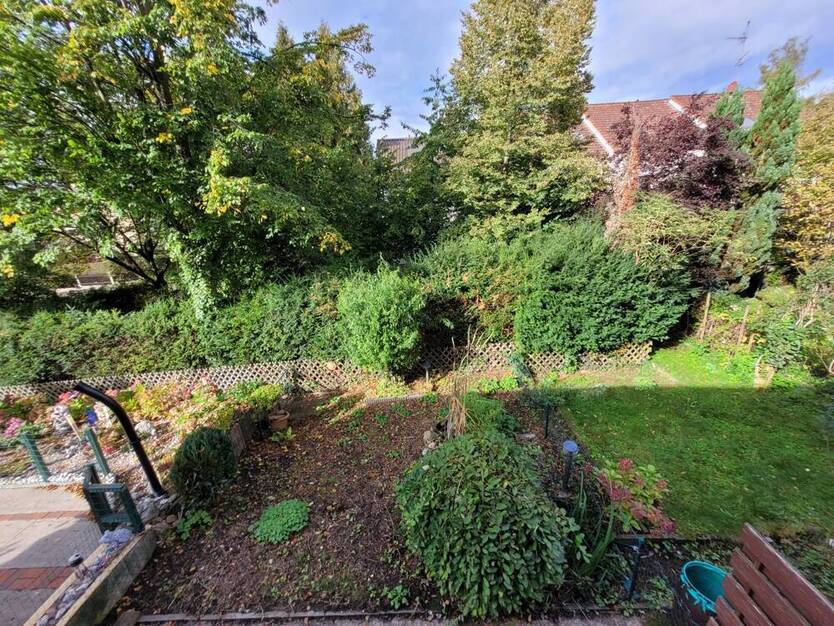 *** Wohnen in BESTLAGE *** Charmantes Reihenmittelhaus Garten Garage mit Potential