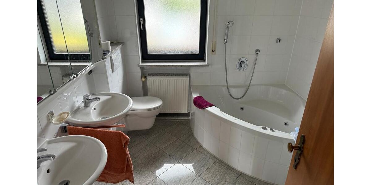 DOPPELHAUSHÄLFTE in Fürth- VACH am Kanal mit Pool und ohne Makler 5 zimmer