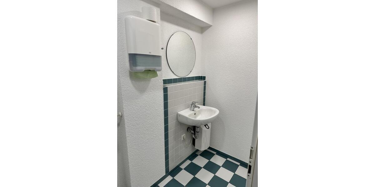 Moderne freitragende Halle mit Bürofläche zu vermietenm, Mühllach, Röthenbach zimmer