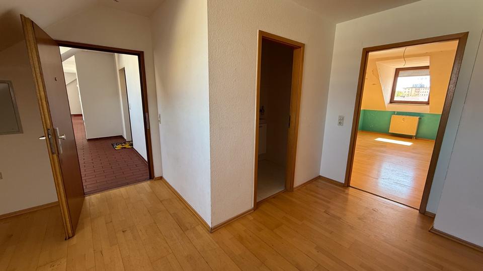 Dachgeschoßwohnung Nürnberg Hasenbuck - 3 Zimmer, 102 m&sup2;, 320.000&euro; | Angebot:26271637