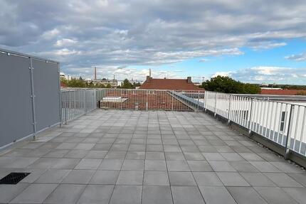 2 Nettokaltmieten frei! *3-Zimmer-Penthouse mit großzügiger Dachterrasse in Nürnberg- Hohe Marter* zimmer