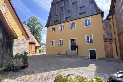 Haus Engelthal - 7 Zimmer, 216 m&sup2;, 1.990&euro; | Angebot:26694551