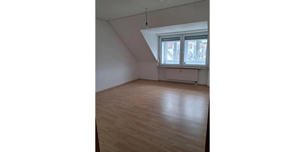 Dachgeschoßwohnung Roth - 3 Zimmer, 75 m&sup2;, 250.000&euro; | Angebot:26990019