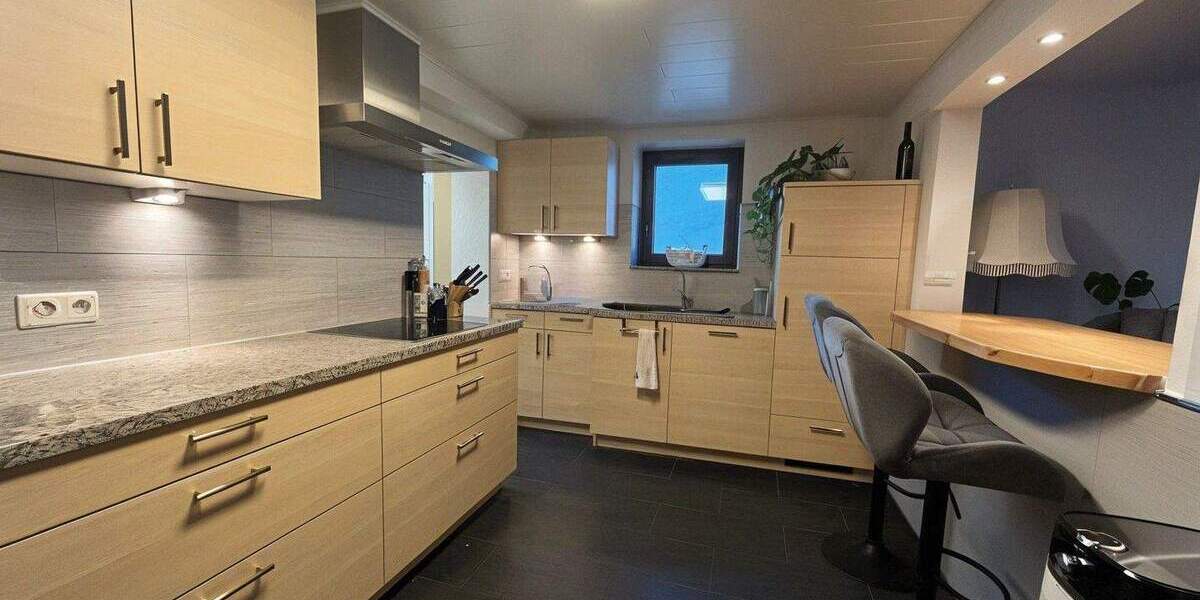 Charmantes Zweifamilien-Bauernhaus mit Scheune, Innenhof und Garten 9 zimmer