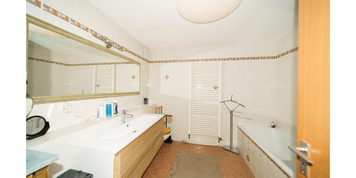 Gepflegtes Reihenmittelhaus in bevorzugter Lage und ruhiger Umgebung - Reihenmittelhaus Nürnberg 10809564000 | Angebot:25806883