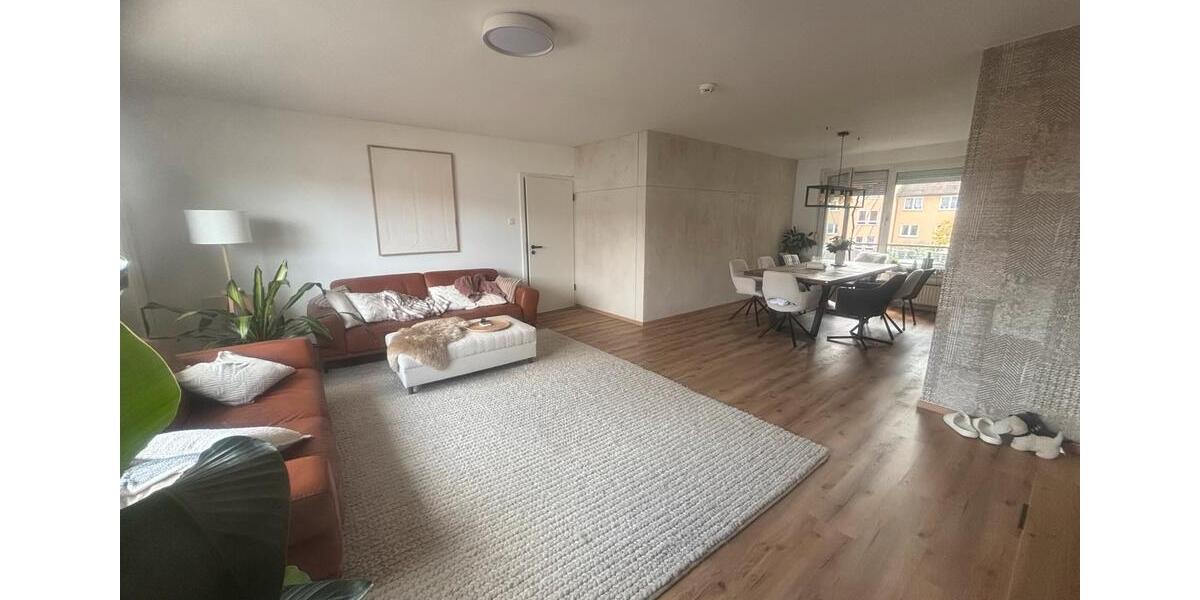 Reserviert 5 Zi ETW, 110m2, Stellplatz, EBK, hell, 2. St., Fürth 5 zimmer