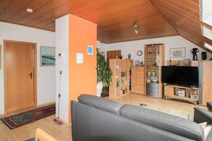 Gemütliche Dachgeschosswohnung in zentraler, dennoch ruhiger Lage nahe Hauptbahnhof! 2 zimmer
