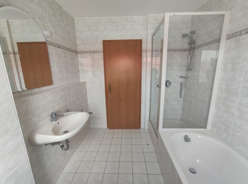 3 Zi. Wohnung (Nr. 6) im DG (2. OG) mit Balkon und Garage 3 zimmer