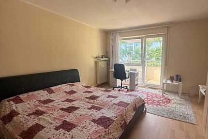 Spacious room in Erlangen with balcony (only girls) 3 zimmer