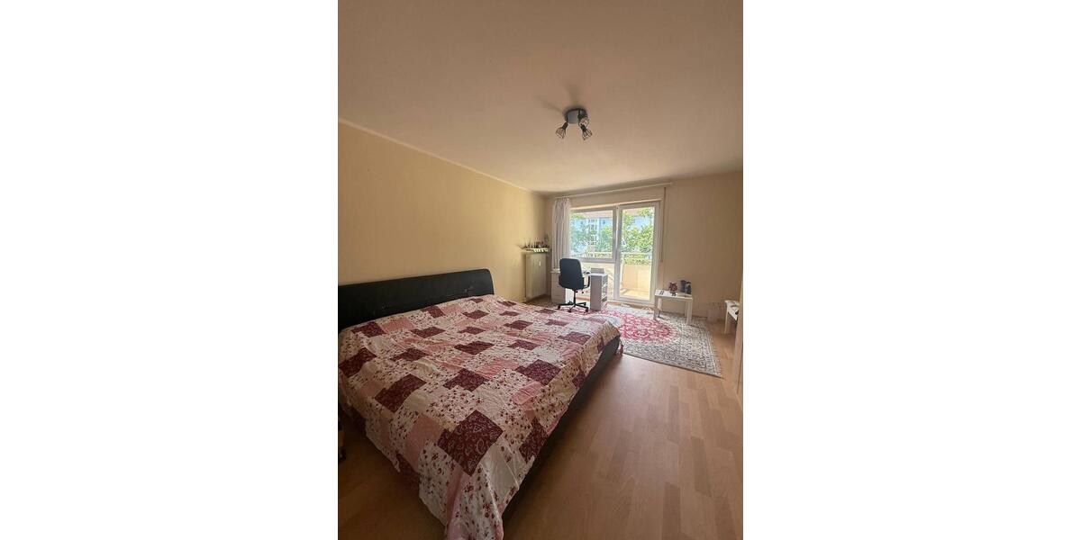 Spacious room in Erlangen with balcony (only girls) 3 zimmer