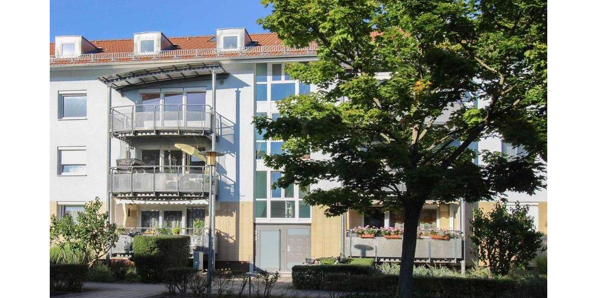 Sonnige 3-Zimmerwohnung mit Balkon + Dachzimmer und Stellplatz - Top Lage nahe Südstadtpark Fürth 3 zimmer