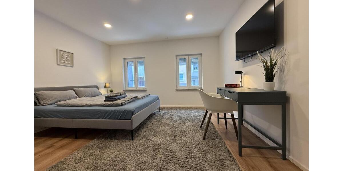 Liebevoll möblierte, sanierte 1-Zimmer-Wohnung mit großem Balkon 1 zimmer