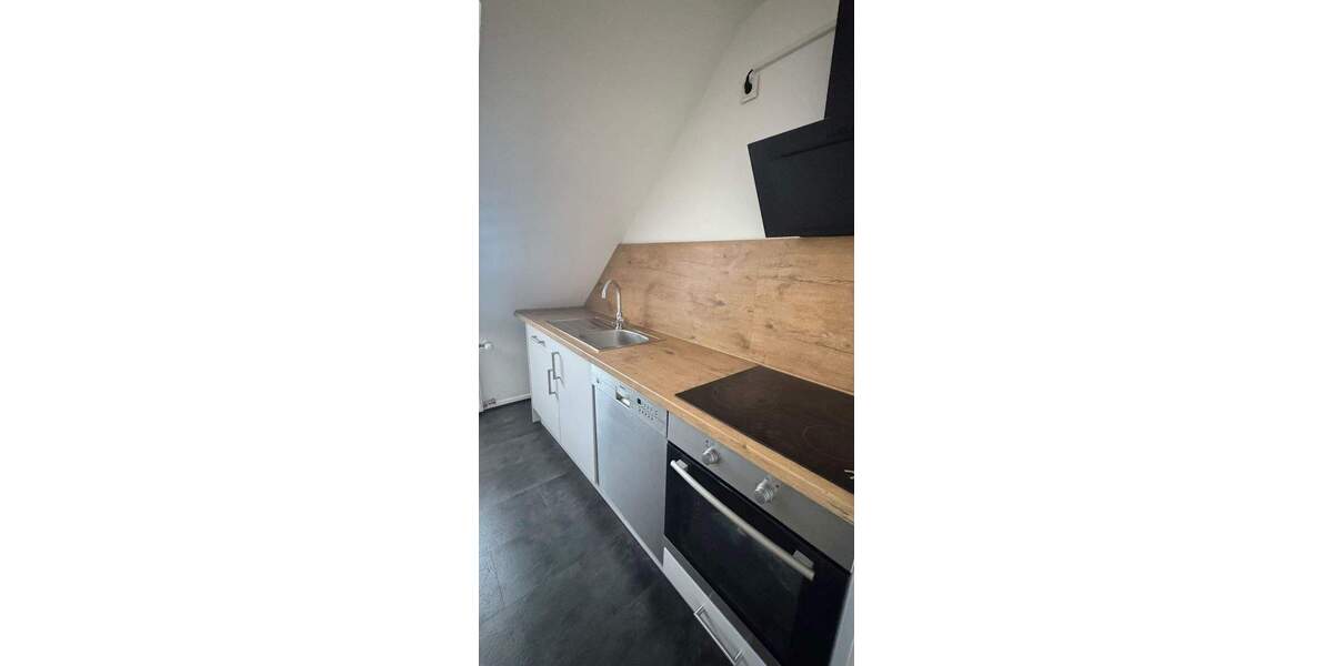 Zollhausstraße ! Helle sehr geräumige 3-Zi.-DG-Whg., 65 m², EBK, ohne Balkon im 2.OG ohne Aufzug 3 zimmer