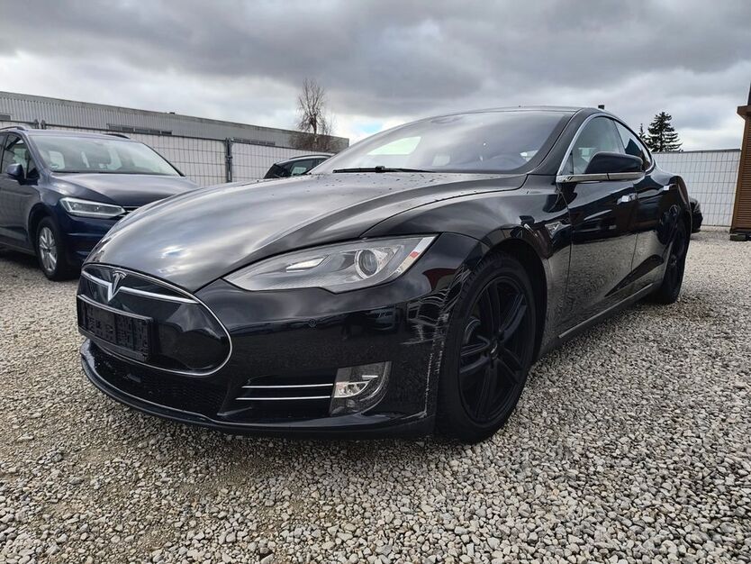 Tesla Model S 179.000 km 19.499 € Fürth 90765