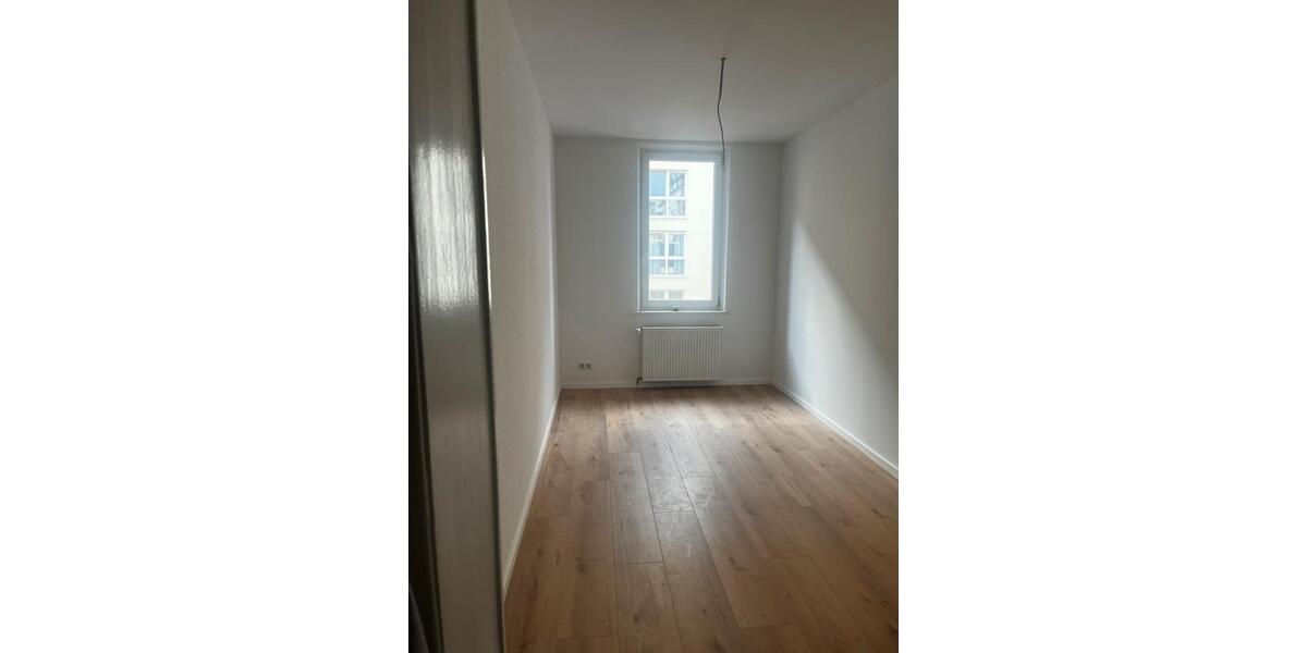 Etagenwohnung Fürth Südstadt - 5 Zimmer, 30 m&sup2;, 550&euro; | Angebot:25904016