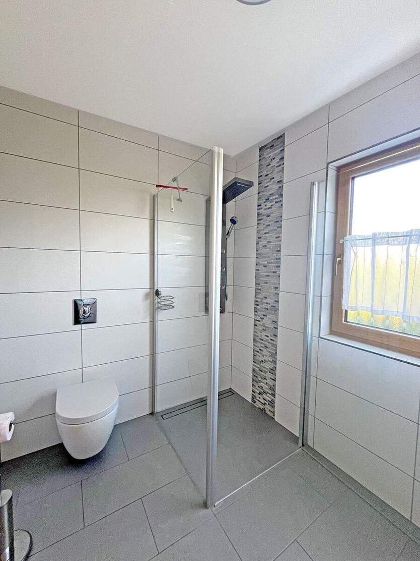 Schönes Einfamilienhaus mit großem Grundstück und Traumblick ins Grüne! 5 zimmer