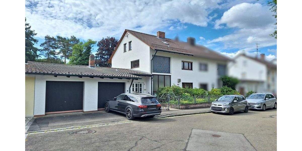 Großzügige Doppelhaushälfte mit großem Garten, 2 Einzelgaragen und Sauna 6 zimmer