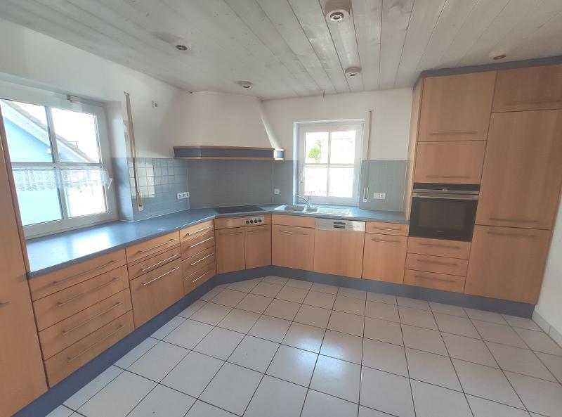 Zweifamilienhaus in Ortsrandlage mit Doppelgarage, Pool und gehobener Ausstattung 8 zimmer