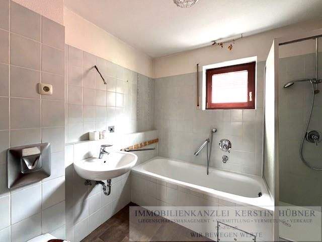 Reserviert: Viel Platz für die Familie und fußläufig zur Innenstadt: Großes REH mit Garten, Carport, Keller in ruhige... 6 zimmer