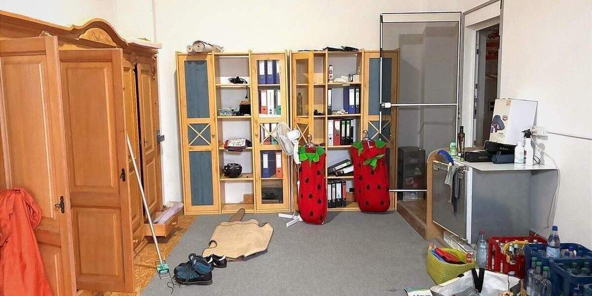 Vielseitige Immobilie - nutzbar für Gewerbe Büro Praxis - Ausstellung mit Wohnung in zentraler Lage zimmer