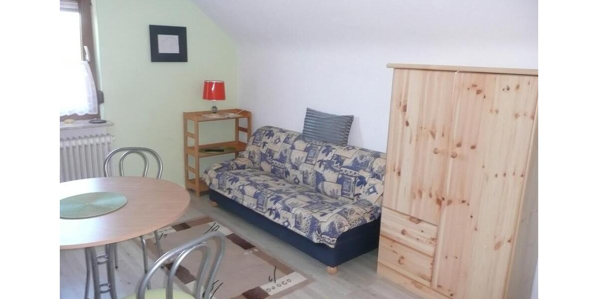 Dachgeschoßwohnung Nürnberg Holzheim - 1.5 Zimmer, 35 m&sup2;, 300&euro; | Angebot:26060957