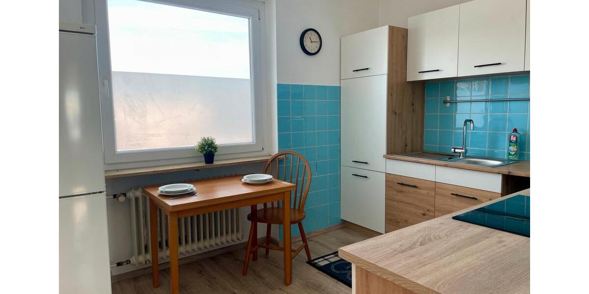 Helle 4-Zimmer Wohnung für WG zu vermieten . Einzelzimmer ab: 4 zimmer