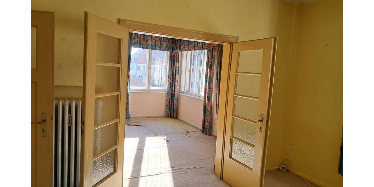 ...in einer der begehrtesten Wohnlagen...DHH mit Erweiterungspotential in Erlangen 9 zimmer