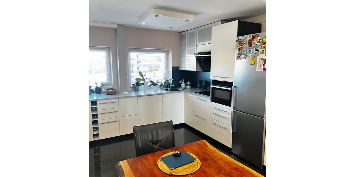 Wohnung 4 Zimmer renoviert, sehr gepflegt 4 zimmer