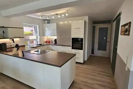 Exklusives Wohnen mit Wintergarten, Terrasse und großem Garten - 210?m² Wohnfläche 7 zimmer