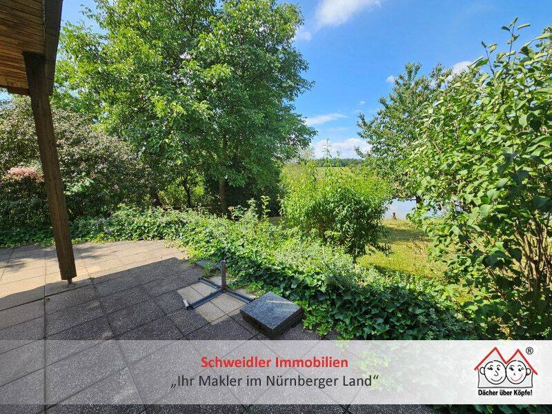 Idyllisch wohnen am Rande von Lauf: Tolle 2,5-Zimmer-EG-Wohnung mit Gartenanteil & Garage