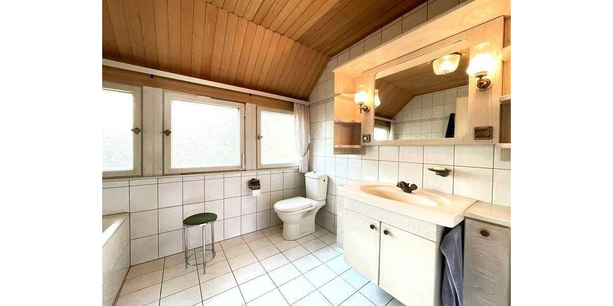 Waldrandlage mitten in Röthenbach - Heimelige Doppelhaushälfte mit einzigartigem Garten und Garage 4 zimmer