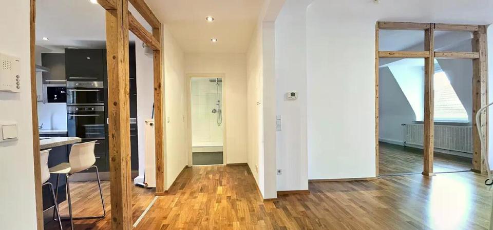 Charmante 2 Zimmer Maisonette Wohnung in zimmer