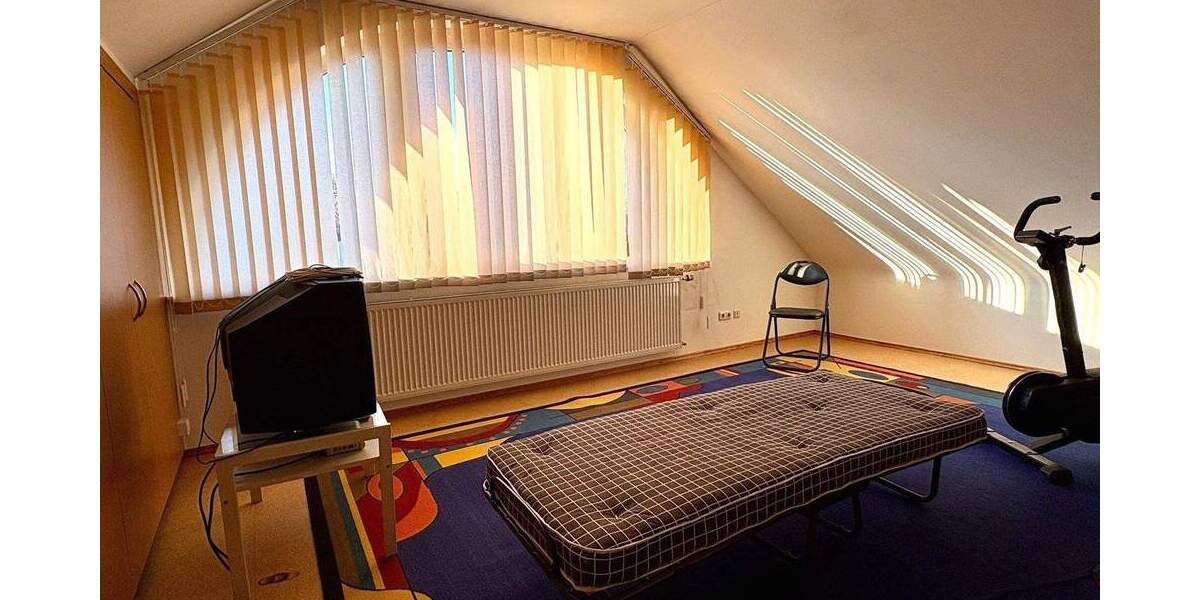 Hier wohnt man gern: Kinder willkommen...Großzügiges REH in ER-Eltersdorf 8 zimmer