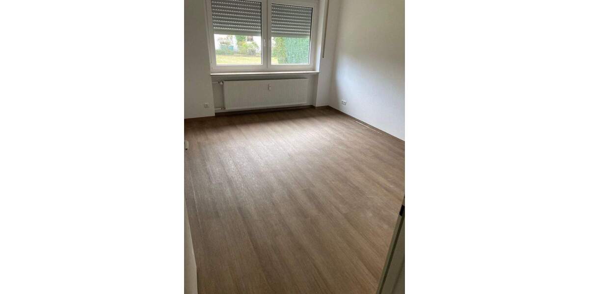 Komplettverkauf: Solides 4 FH auf ca. 989 m² Grund und Betriebsgebäude auf ca. 719 m² Grund (Gesamt ca. 1.708 m² Grundstück). 1 zimmer