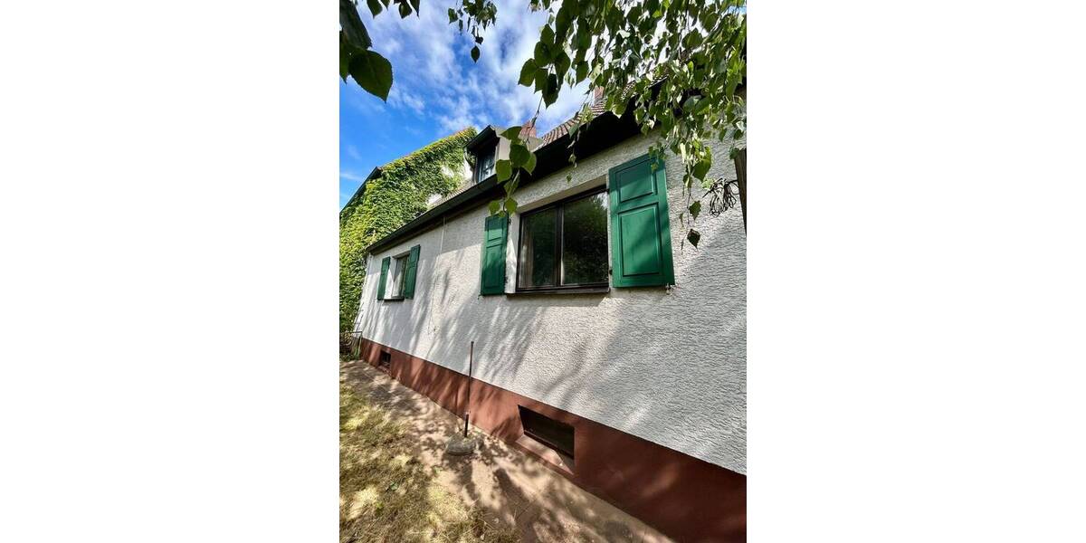 Charmante Doppelhaushälfte im fränkischen Stil mit Garage in ruhiger Wohnlage von Alterlangen (sanierungsbedürftig) 5 zimmer