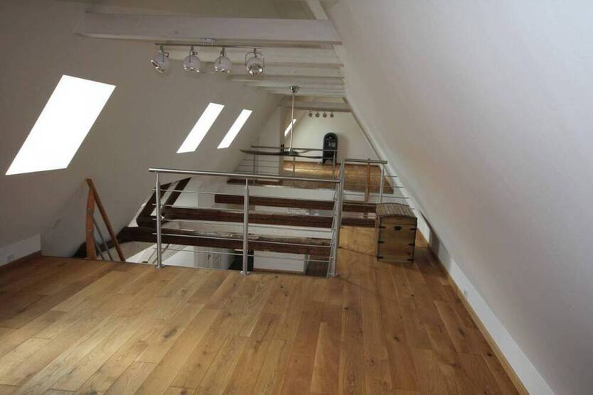 Außergewöhnliche, hochwertig ausgebaute 4-Zimmer-Galerie-Wohnung, ca. 150 m² Wohn- Nutzfläche, niedrige Nebenkosten