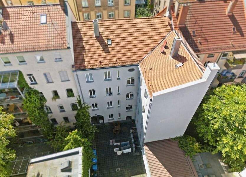 Bereits frei und im beliebten Rennweg! Schöne 3,5-Zimmer-Wohnung mit eigener Terrasse, hohen Decken & Altbaucharme!