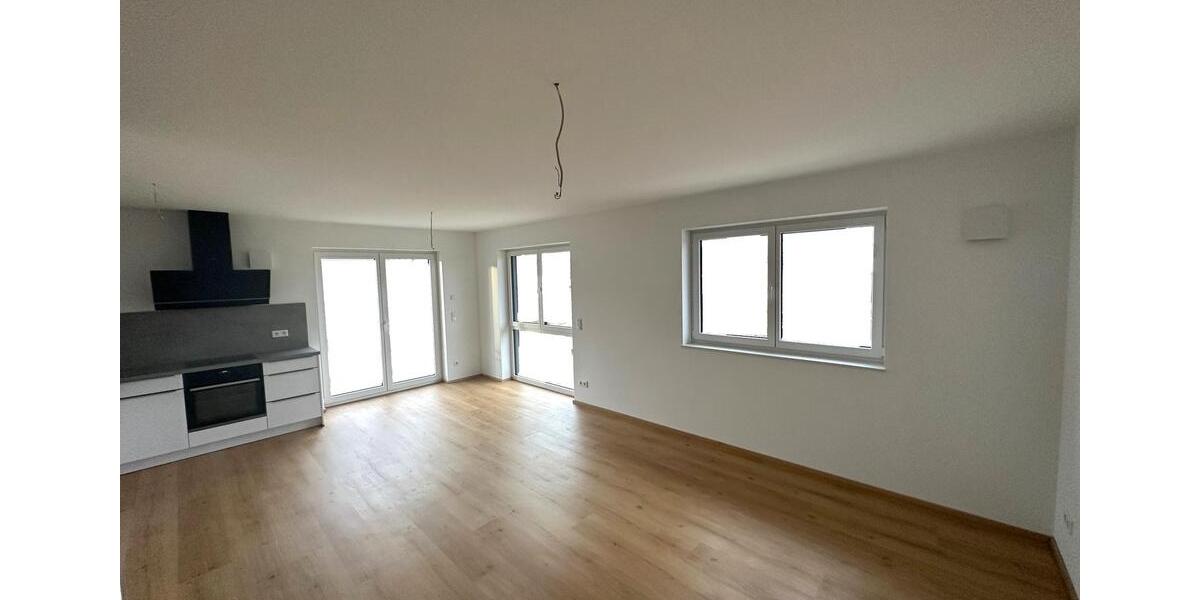 NEUBAU-ERSTBEZUG: 3-Zi-Wohnung mit EBK, Balkon & Stellplatz - Erlangen-Steudach 3 zimmer