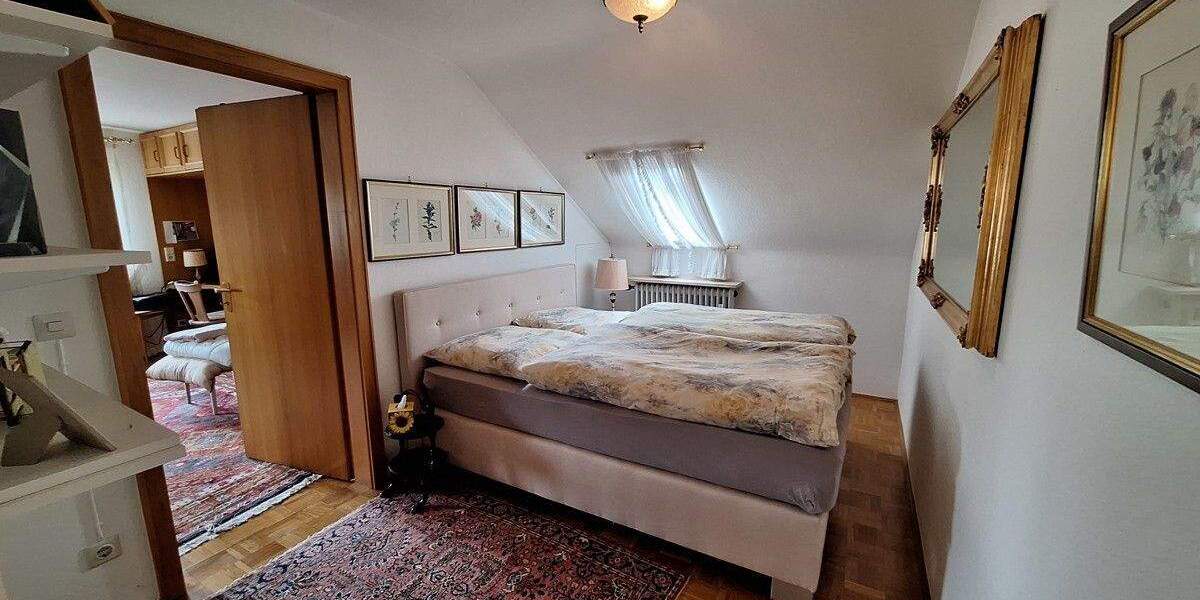 Großzügige Doppelhaushälfte mit großem Garten, 2 Einzelgaragen und Sauna 6 zimmer