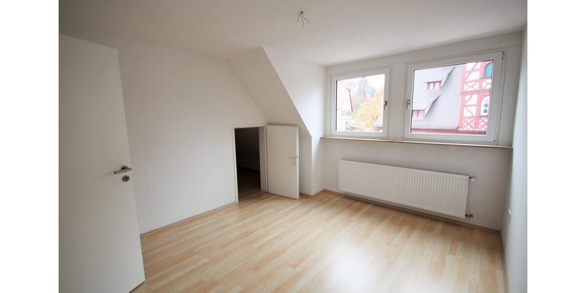 Dachgeschoßwohnung Großhabersdorf - 3 Zimmer, 85 m&sup2;, 750&euro; | Angebot:26162930