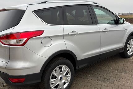 Ford Kuga 140.500 km 10.400 &euro; Nürnberg 90425