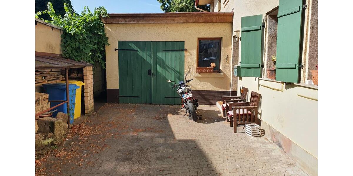 Etagenwohnung Fürth Atzenhof - 5 Zimmer, 145 m&sup2;, 1.380&euro; | Angebot:27596821