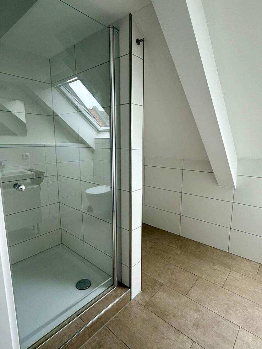 Wunderschöne helle 3 Zi.-Dachgeschoss-Whg. inkl. offener Einbauküche 3 zimmer