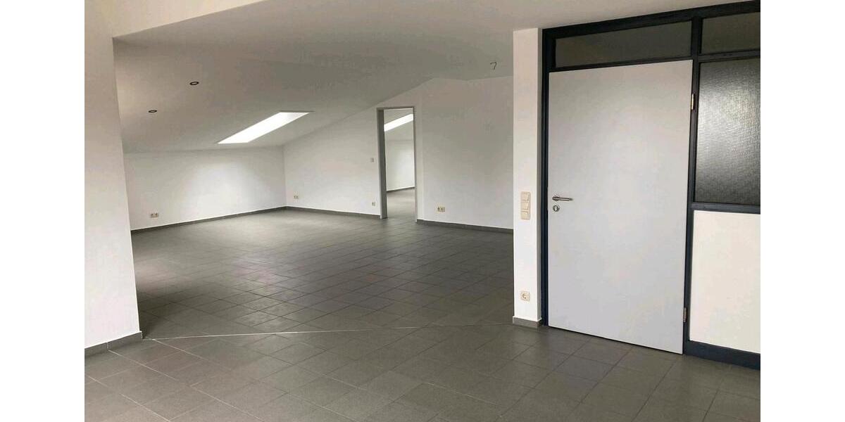 Dachgeschoßwohnung Georgensgmünd - 3 Zimmer, 115 m&sup2;, 890&euro; | Angebot:26130522