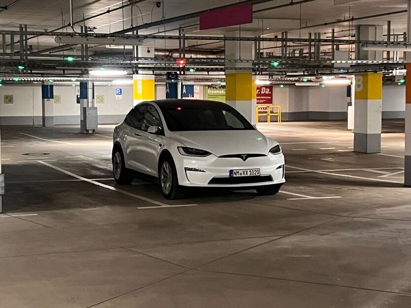 Tesla Model X 59.889 km 79.876 € Freystadt 92342