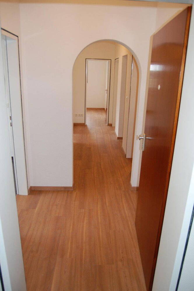 Sanierte große und helle 3 - Zimmer Wohnung in zentraler Lage!