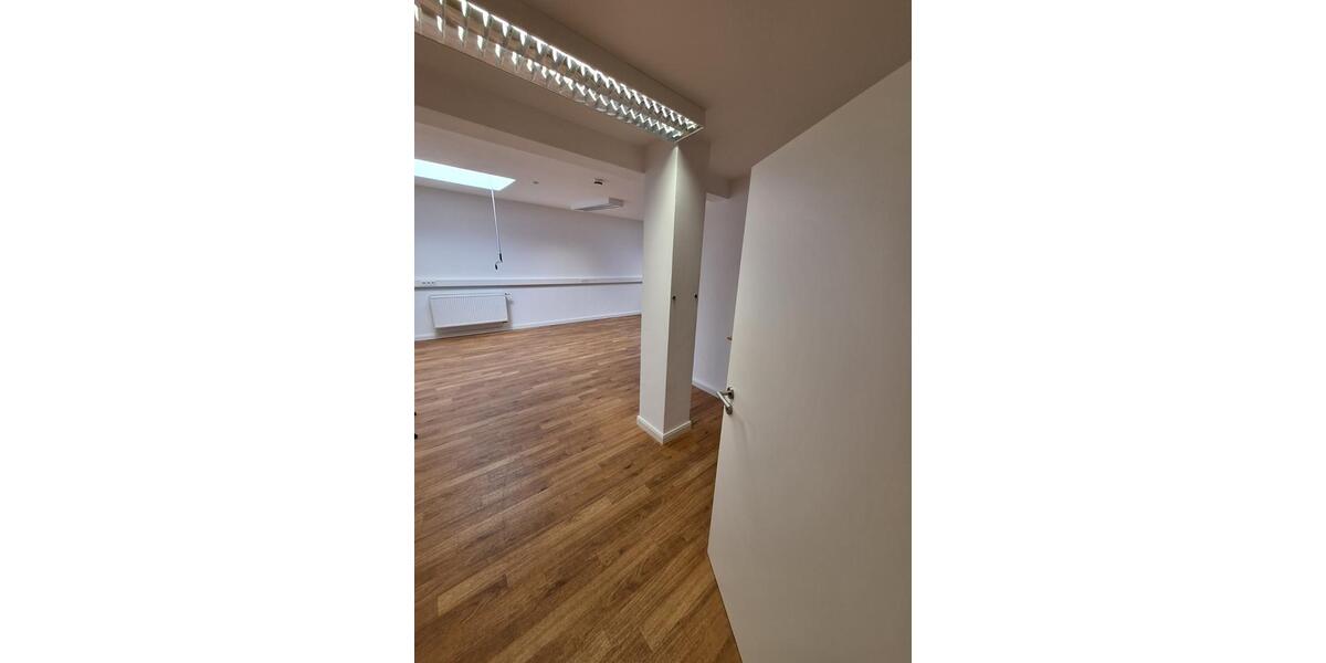 Moderne Gewerbefläche am HBF Fürth - Büro Lager Praxis Kanzlei zimmer